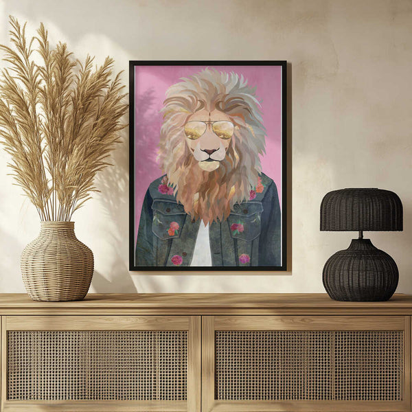 Tablou înramat „Golden fashion lion 1” de Sarah Manovski