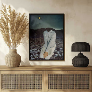 Tablou înramat „Pensive Among Skulls Print” de Mikhail Siskoff