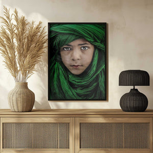 Tablou înramat „Green Boy” de Saeed Dhahi