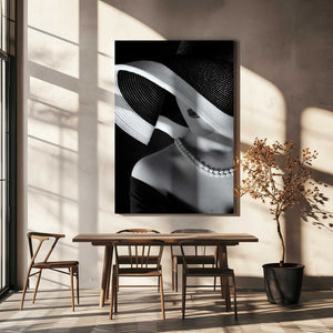 Tablou canvas „Elegance in Shadow” de Ruslan Bolgov