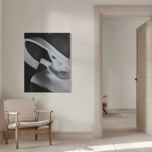 Tablou canvas „Elegance in Shadow” de Ruslan Bolgov