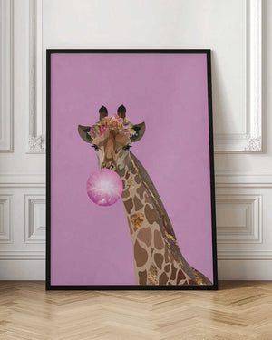 Tablou înramat „Giraffe pink bubblegum” de Sarah Manovski