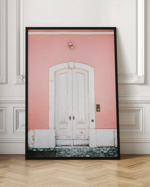 Tablou înramat „The white door Lisbon” de Raisa Zwart