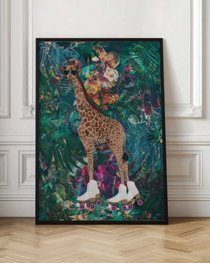 Tablou înramat „Tropical Floral Jungle - Giraffe rollerskating” de Sarah Manovski