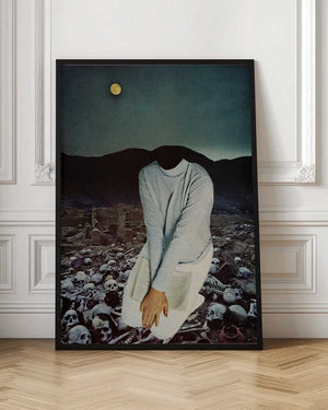 Tablou înramat „Pensive Among Skulls Print” de Mikhail Siskoff