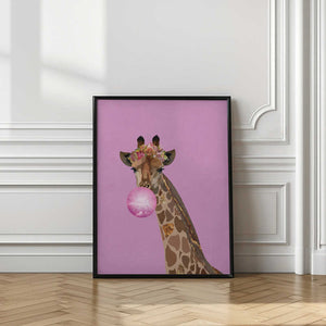 Tablou înramat „Giraffe pink bubblegum” de Sarah Manovski