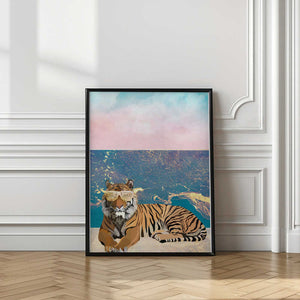 Tablou înramat „Tiger lying on the beach” de Sarah Manovski