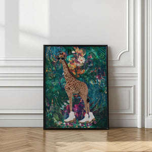 Tablou înramat „Tropical Floral Jungle - Giraffe rollerskating” de Sarah Manovski