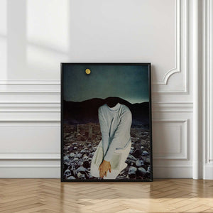Tablou înramat „Pensive Among Skulls Print” de Mikhail Siskoff