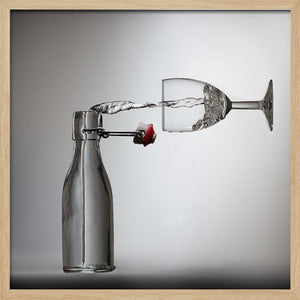 Tablou înramat „Pouring?” de Wieteke de Kogel