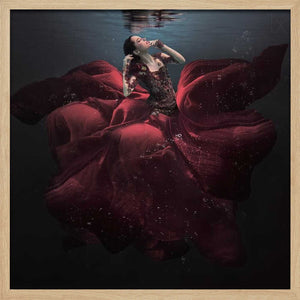 Tablou înramat „The Lady in Red” de Martha Suherman