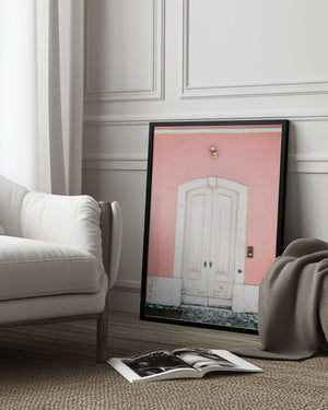 Tablou înramat „The white door Lisbon” de Raisa Zwart