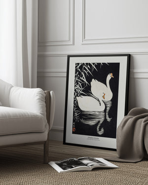 Tablou înramat „White Chinese Geese Swimming by Reeds” de Ohara Koson