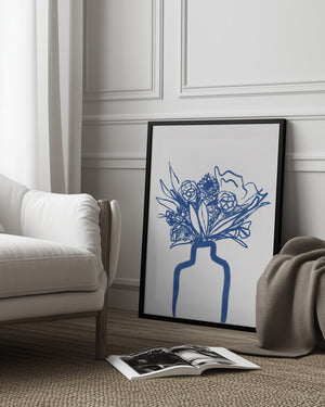 Tablou înramat „Blue Vase Bouquet” de Athene Fritsch