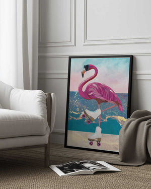 Tablou înramat „Flamingo rollerskating on the beach” de Sarah Manovski