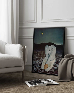 Tablou înramat „Pensive Among Skulls Print” de Mikhail Siskoff