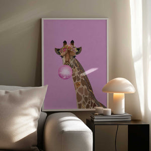 Tablou înramat „Giraffe pink bubblegum” de Sarah Manovski