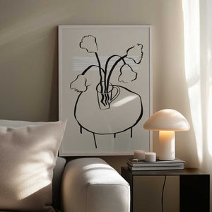 Tablou înramat „Flower decor on a round table” de Little Dean