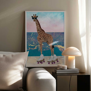 Tablou înramat „Giraffe On Holiday rollerskating” de Sarah Manovski