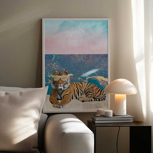 Tablou înramat „Tiger lying on the beach” de Sarah Manovski