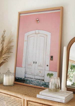 Tablou înramat „The white door Lisbon” de Raisa Zwart