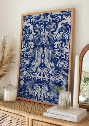 Tablou înramat „Symmetrical Blue and White Pattern” de Little Dean