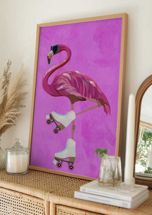 Tablou înramat „Pink Flamingo Roller Skating” de Sarah Manovski