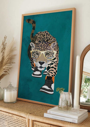 Tablou înramat „Jaguar prowling in high top sneakers” de Sarah Manovski