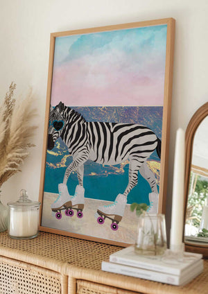 Tablou înramat „Zebra On Holiday Rollerksating” de Sarah Manovski