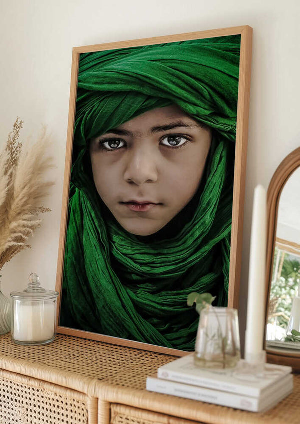 Tablou înramat „Green Boy” de Saeed Dhahi