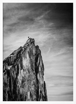 Tablou înramat „Balancing between Earth and Sky” de Thomas Vuillaume