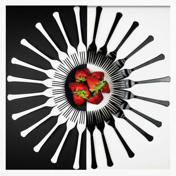 Tablou înramat „Strawberry Designs” de Mike Melnotte