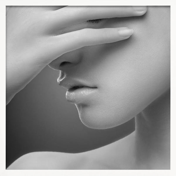 Tablou înramat „E” de Widi Hardhanu